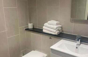 1 Bed Apt - Balcony - City View - Great Location - Foto 11