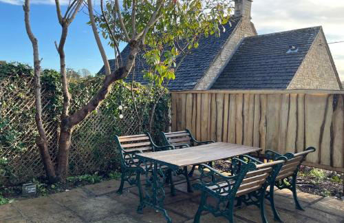 Charming Cotswold cottage with stunning views - Foto 24