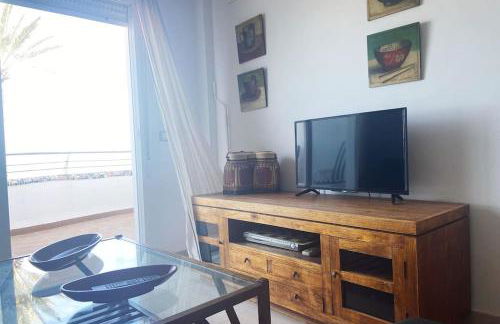 Apartamento en primera línea de playa con piscina y garaje gratuito - Foto 23