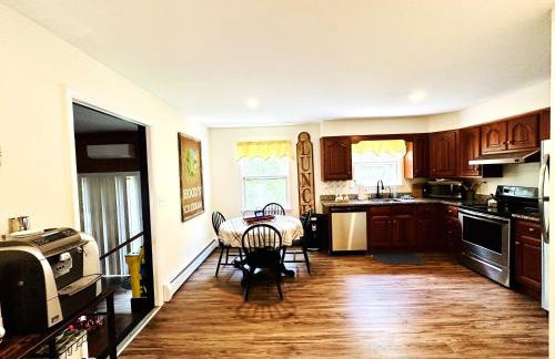 Melvin Village - 5 Bed 3 Bath Arcade Near Lake Pet Friendly fee applies - Foto 5