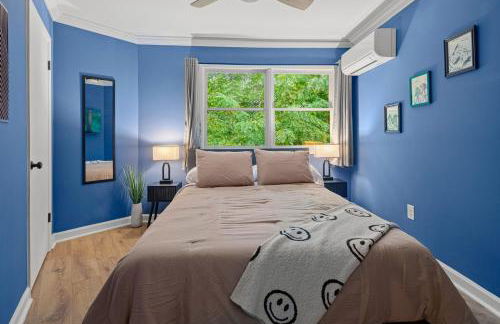 Fun & Funky Asheville Home with Pool Table, Darts - Foto 21