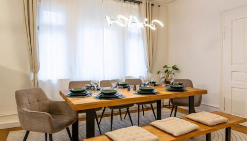 Charaktervolle 122qm Altbau-Ferienwohnung mit Stuck, viel Platz für Familien & Gruppen bis zu 8 Personen, Parkplatz inklusive - Photo 3