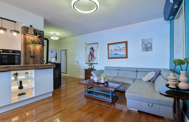 Apartment With Breathtaking sea View - Photo 16