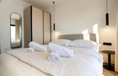 Newly built Villa MarVista with 4 bedrooms,infinity pool & stunning sea and mountain views - Photo 36