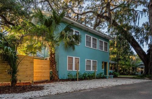 Sanctuary on 3rd - Walk to UF , Parking , Grill - Photo 77