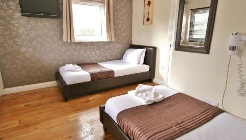 Central Studios Gloucester Road by RoomsBooked - Free Parking - Foto 2