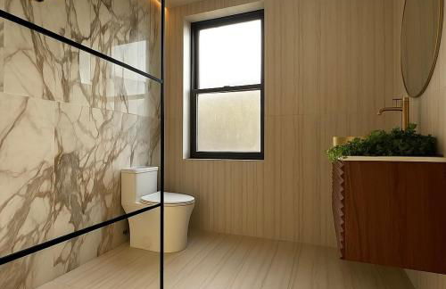 2 BEDS Free Parking Right Where You Want to Be - Foto 15