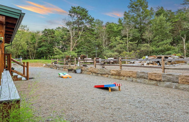 The Bigwood Cabin by Avantstay Hot Tub, Firepit, Pool Table, Private Yard - Photo 64