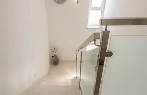 Modern & Stylish Villa with Private Pool - Foto 27