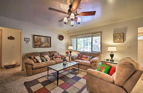 Walk to Lake Rustic Home with Deck in Fawnskin - Foto 5