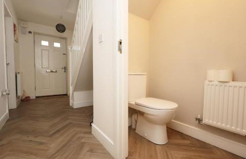 Contractor 4 Bed 3 Bath House Near Airport Parking Barry Island with Parking - Foto 68
