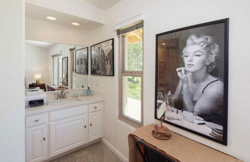 Blacklake Resort Vacation Rental Nestled on the 9t - Foto 18