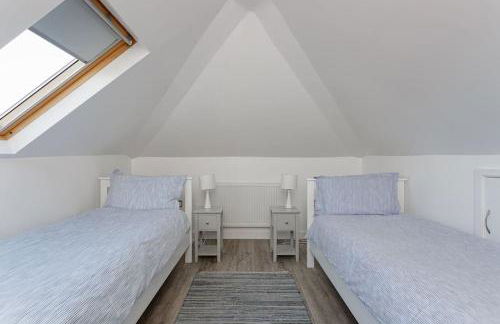 Modern Seaside House with Hot Tub - Foto 5