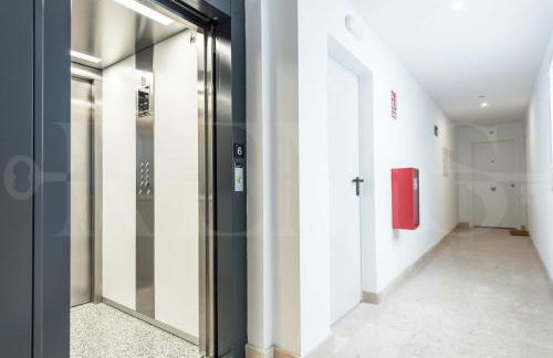 Stylish apartments with balcony & parking near the beach by REMS - Foto 14