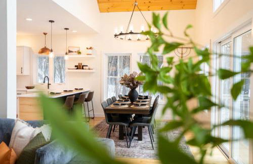 '"Luxury Mountain Getaway'" Sauna, Hot Tub, Massage Chair, Pool Table - Photo 33