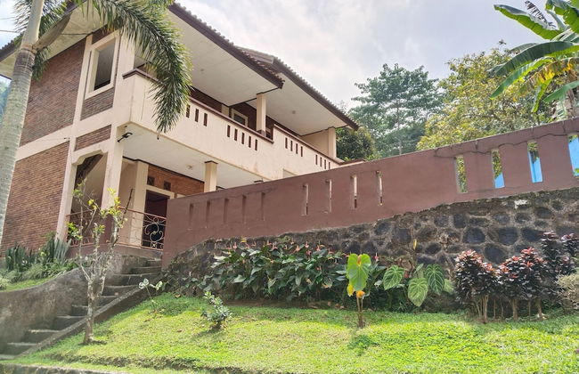 Villa Yustisia Curug 7 Cilember - Foto 63