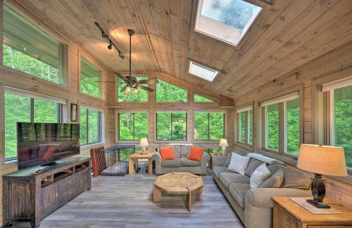 House with Balcony about 5 Mi to Cranmore Resort! - Photo 15