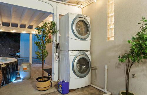 Entire Private Home with 4 Bedrooms 2 Bathrooms, 6 Beds, Hot Tub, King Bed, 6 Parking, Big Yard, Available Now - Foto 22