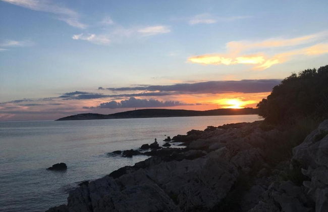 Villa in Cres With Sea Views & Pool - Foto 37