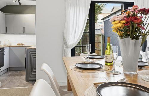 Luxurious 3 bed 1 Bath Stay Ideal for Families and Contractors - Photo 41