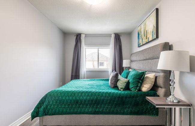 GLOBALSTAY. Modern 3-4 Bedroom Town - Photo 10