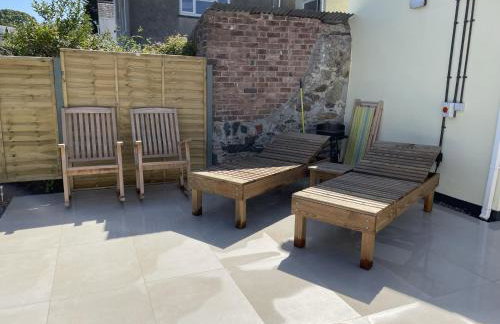 The Little Seahorse - Newly Renovated Cottage 5mins Walk The Beach with Hot Tub - Photo 7