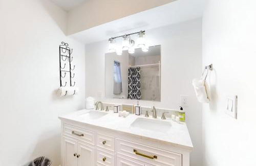 Spacious 4 bedroom 3 bath Clearwater Vacation House Cowboy Pool Fire Pit Games Close to Clearwater Beach Biking Trail Farmers Markets Harbor Health Spa Baycare Ballpark and Ruth Eckerd Hall Golf Courses - Photo 18