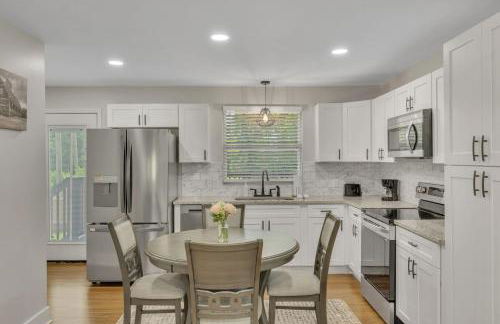 Single Story Pet Friendly Home, with Fenced Yard, Fire Pit, 5min to Downtown!! - Foto 6