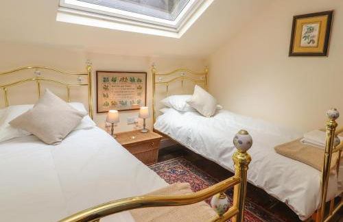 Cwmalis Hall - Photo 23