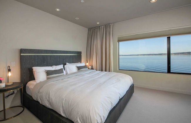 Langley Waterfront Condo by Avantstay A+ Views - Photo 16