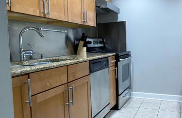 River North Magnificent Mile Condo, Lake and City Views, 43rd Floor Corner, Parking Included! - Foto 18