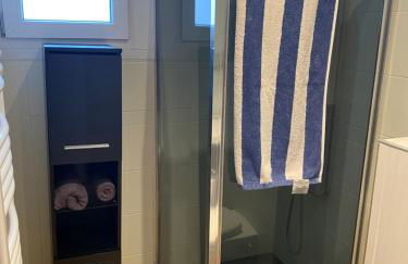 Nancy, Magnifique studio totalement climatisé, meublé, salle de bains et wc séparés, parking privé, cuisine équipée, WIFI - Foto 13