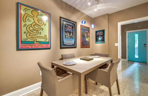 Modern Retreat with River View in Roswell! - Foto 12