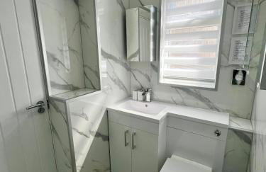 Dunmuir House 4 Bedroom 2 bathroom House & Garden in Denny - Photo 21