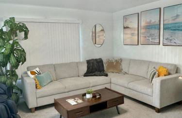 Quaint Mid-Century Cottage by the Coast - Foto 3