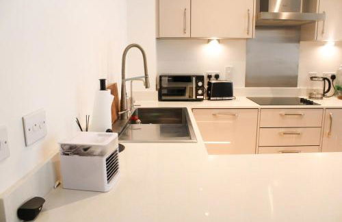 The Ivy Abode, Stylish 2-Bed Apartment Free Parking - Foto 43