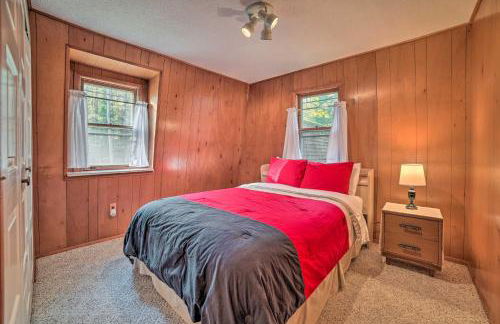 Less Than 3 Mi to Higgins Lake Roscommon Cabin with Deck - Foto 15