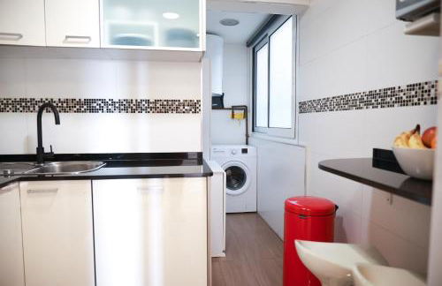 Amazing sea and Sagrada Familia views homey apartment - Photo 30