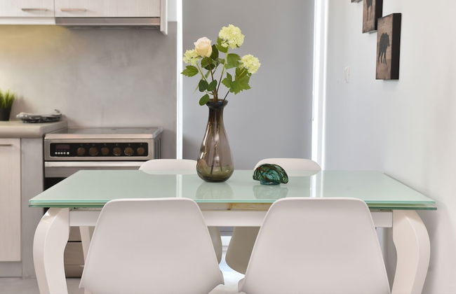 The Local House - Photo 10