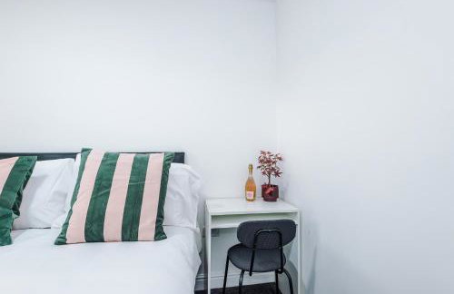 Spacious 4 Bed in Birmingham by 53 Degrees Property, Ideal for Business or Families, Games Room! - Foto 23