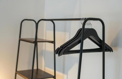 The Lodge - comfortable, stylish, 3 bedroom home with 3-6 beds near Utilita Arena - free parking - Photo 20