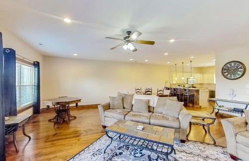 Spacious Lakeview Townhouse Sleeps 8 Deck Grill - Foto 7