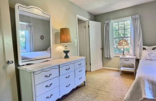 Historic McDowell House Antique Charm by Hospital - Foto 6