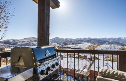 Private Hot Tub, Minutes to Ski, Cozy Getaway, Beautiful Condo- Large 3BR, Private Garage! - Photo 9