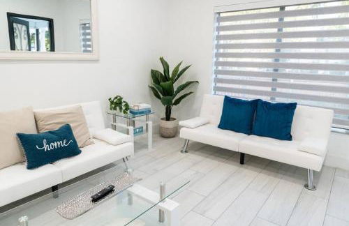 Luxury Retreat 3B ,2Ba POOL , Coral Gables Center - Photo 22