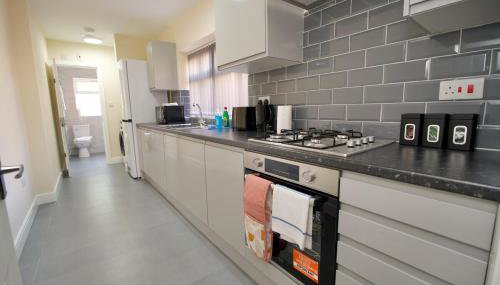 Hastings Manor - Free Netflix, Parking, WiFi & Private Garden - Foto 5