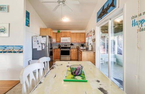 Oceanfront Gem with Rooftop Deck Steps to Sand - Foto 7