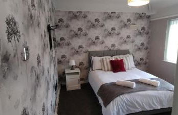 Brackenfield House in Great Barr, Birmingham near the Alexander Stadium and near the M6, with free WiFi, free parking and easy access to Walsall, West Bromwich, Aston Villa Football Ground, Star City and Birmingham City Centre - Foto 16