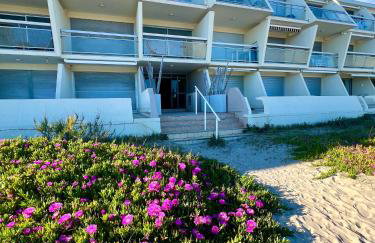 Duplex entièrement rénové avec clim, vue mer et Accès plage ! - Photo 7