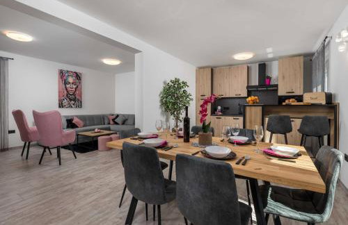 Villa Lemily - Five Bedroom with Swimming Pool - Photo 6